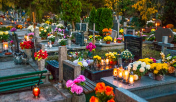 Szkody na cmentarzach – ubezpieczenie nagrobków